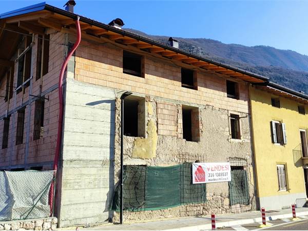Vezzano - Casa di 4 unità e Terreno in Costruzione